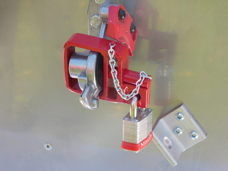 DLock Glad Hand Lock with Chain Devere Enterprises Glad Hand Lock